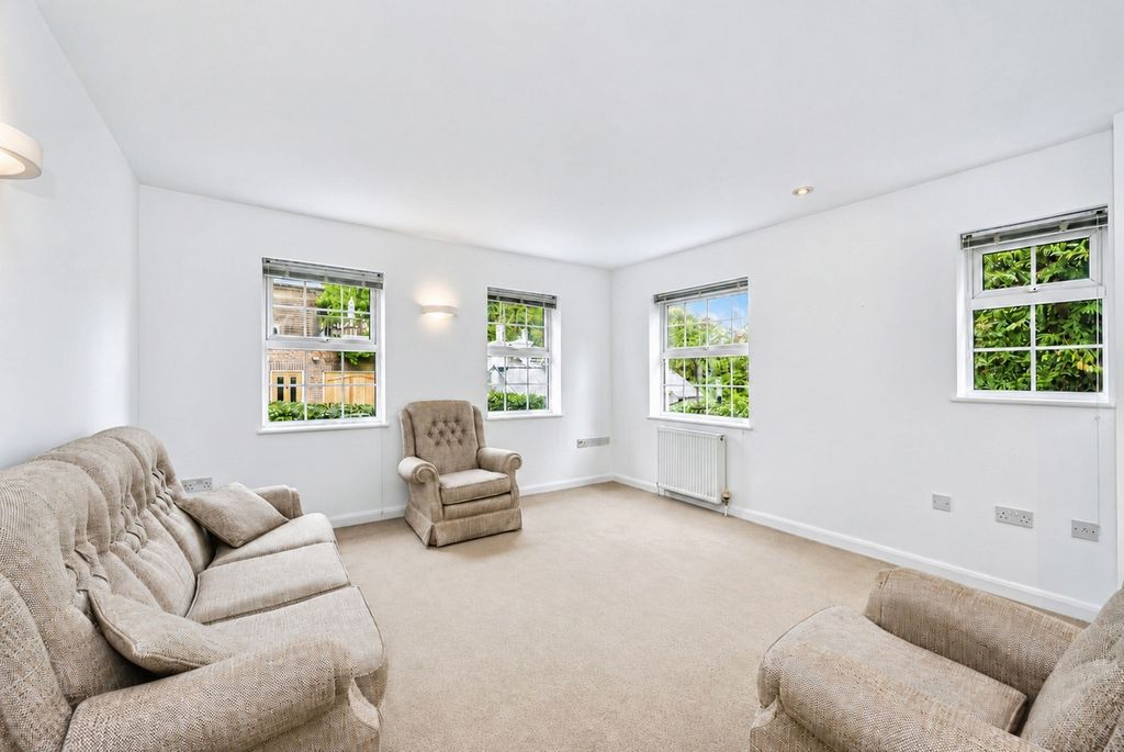 Property photo 2 of 12 Pbox-Img.Jpg