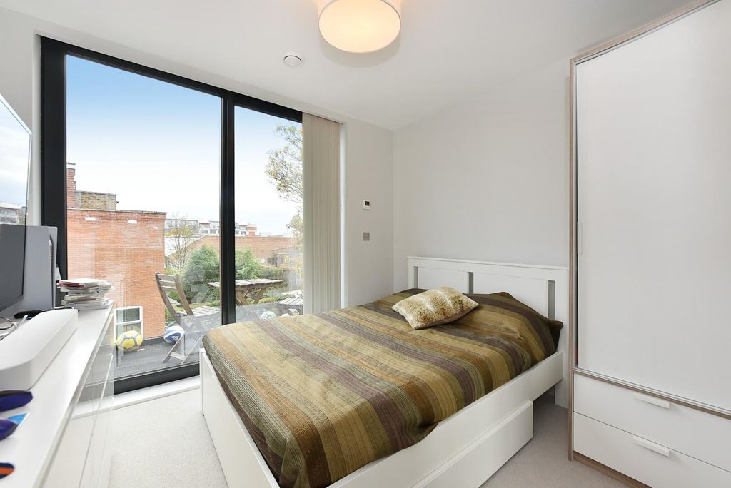 Property photo 2 of 11 8 Larden Hall (2).Jpg