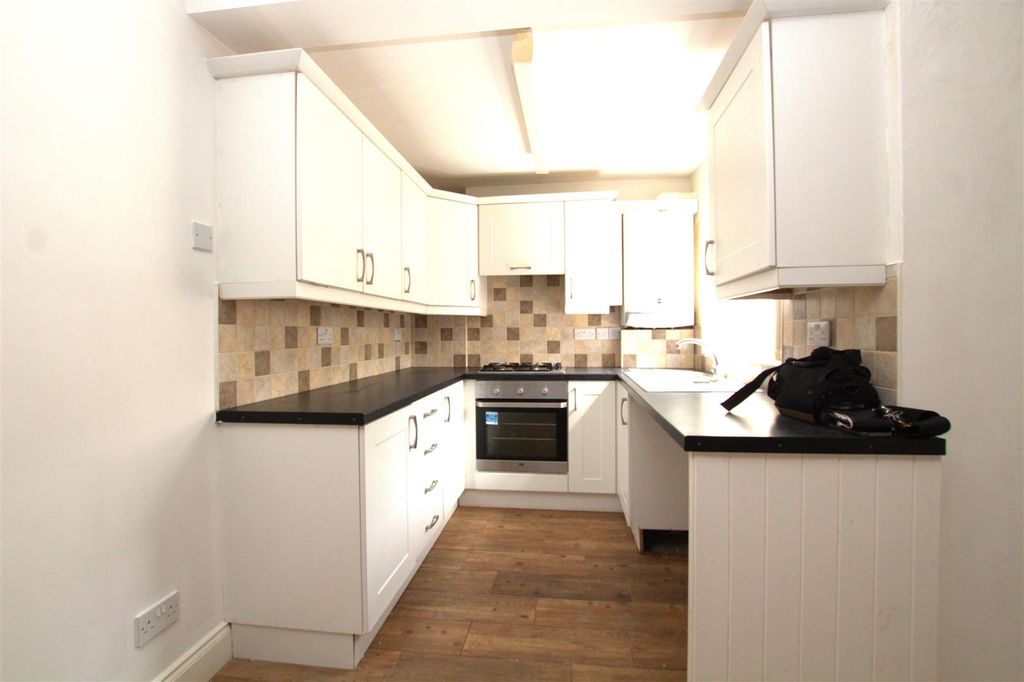 Property photo 2 of 9 Kitchen Units.Jpg