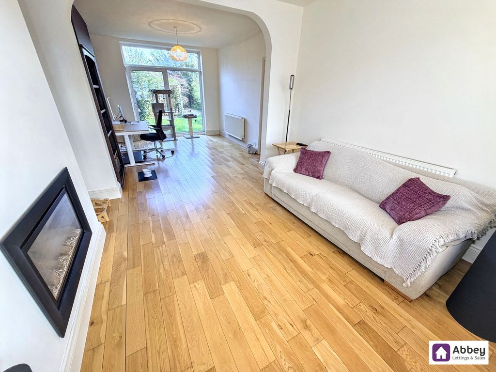 Property photo 3 of 13 Lounge/Diner