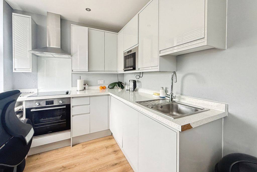 Property photo 3 of 12 Kitchen Area