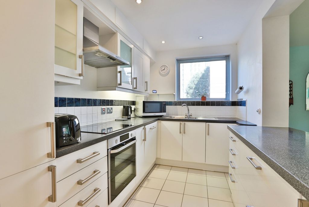 Property photo 3 of 20 Kitchen