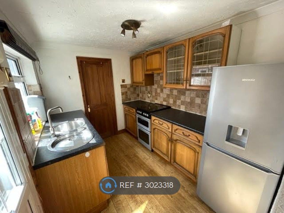 Property photo 2 of 9 Kitchen