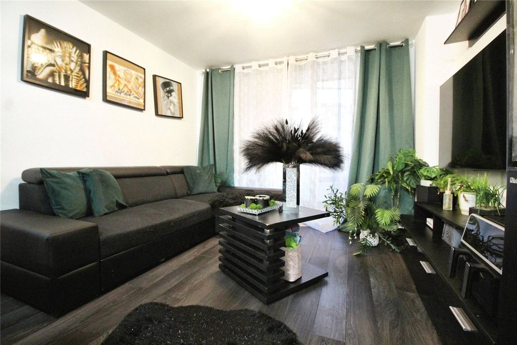 Property photo 2 of 10 Lounge