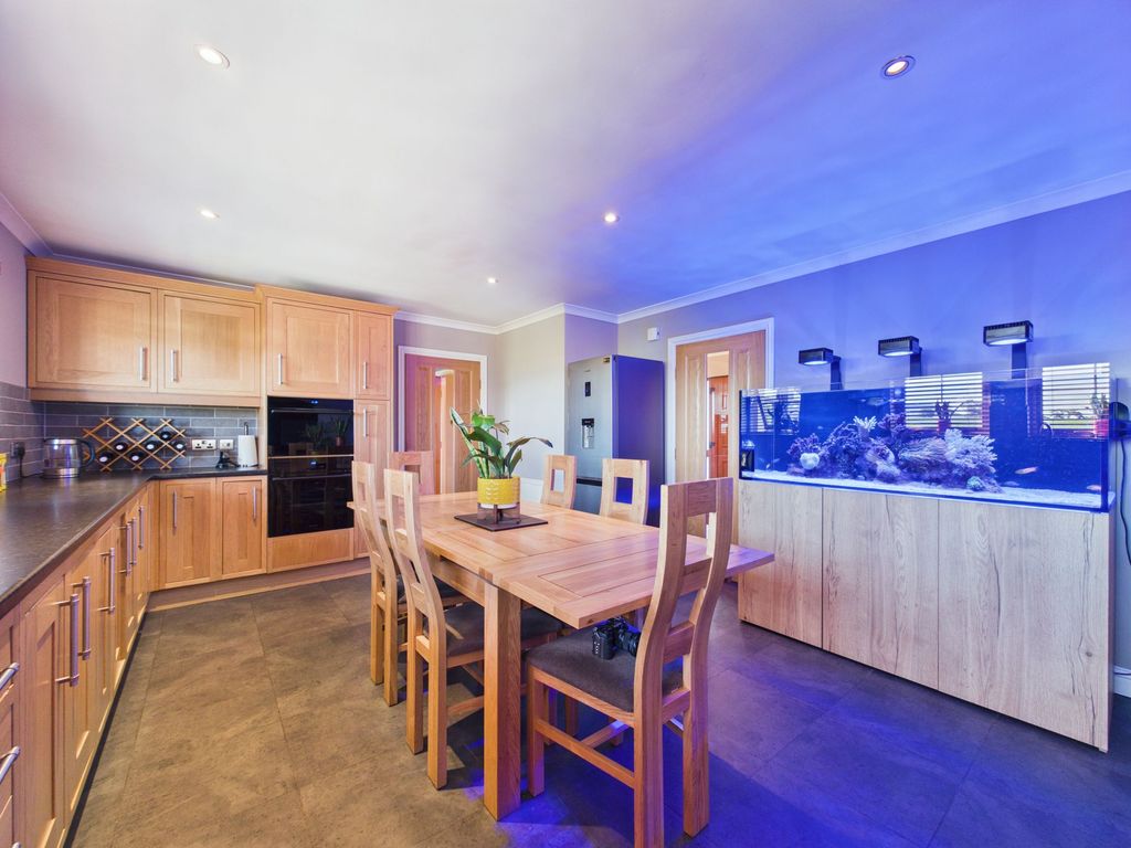 Property photo 3 of 20 Kitchen