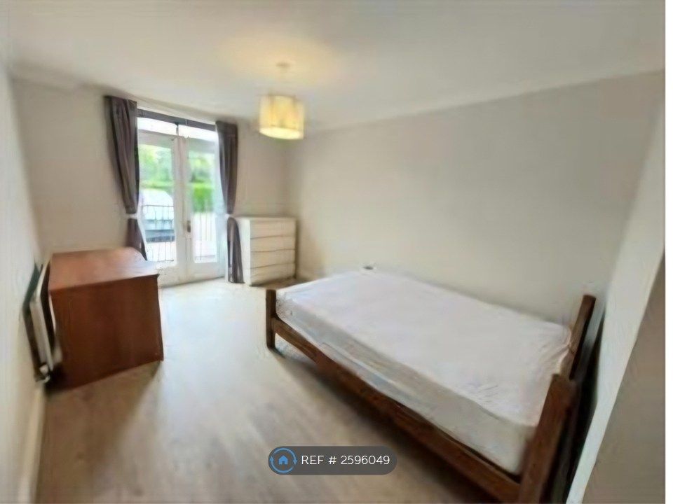 Property photo 1 of 9 Ensuite Double Room Looking Onto Garden