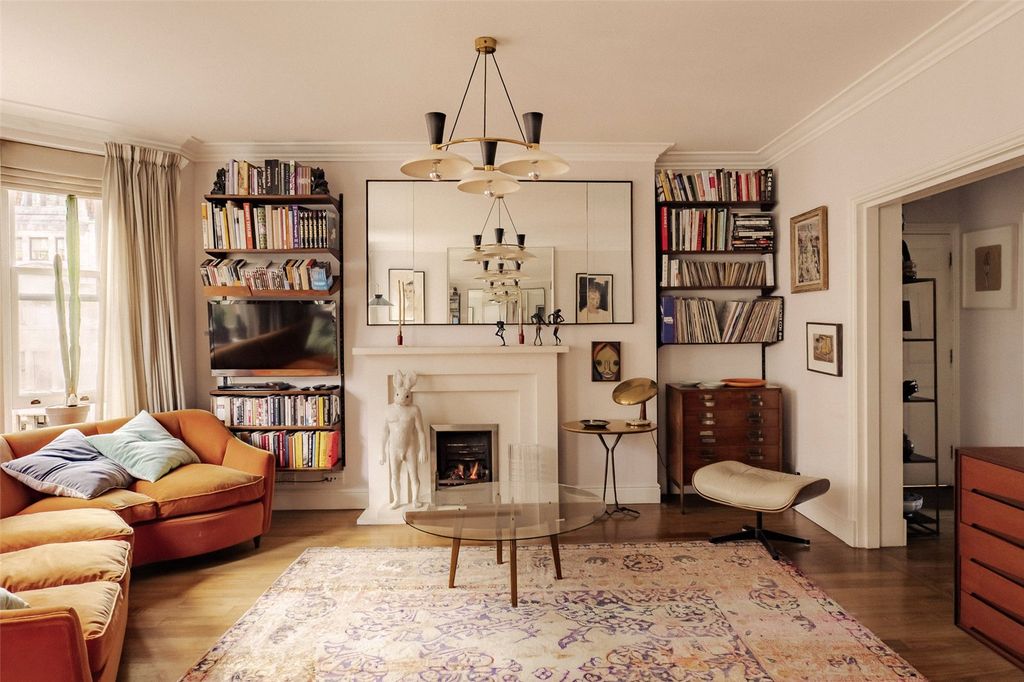 Property photo 1 of 9 Living Room