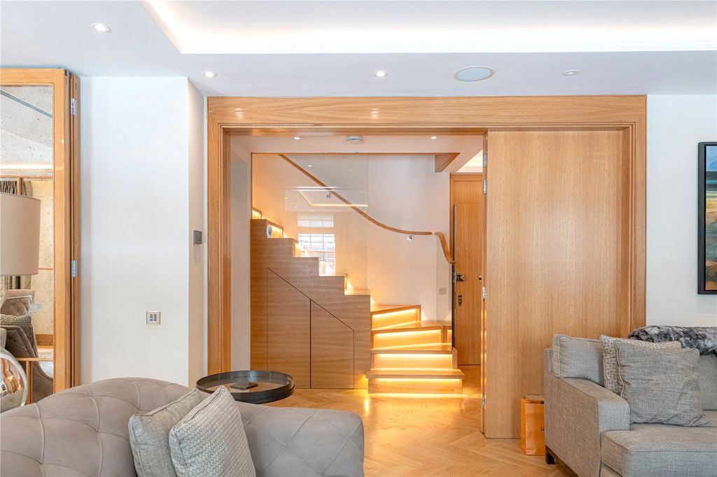 Property photo 1 of 27 Picture No. 11