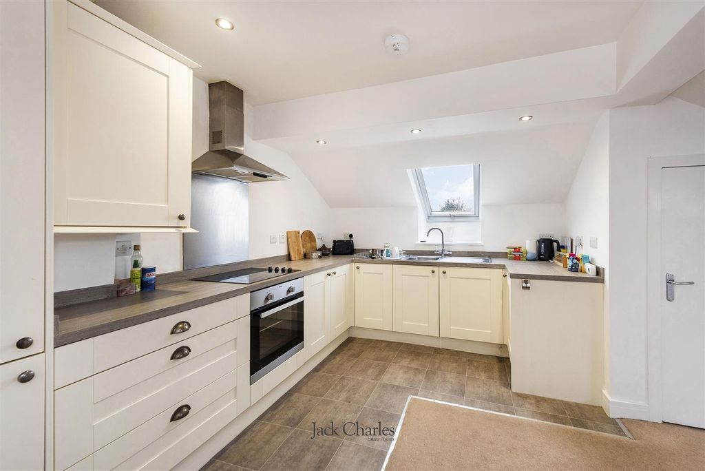 Property photo 3 of 8 Flat 3, 3 Park Rd, Tn4 9Jn 009.Jpg