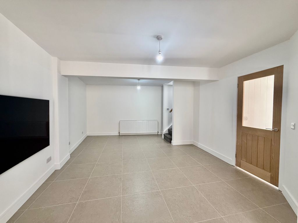 Property photo 2 of 15 Image