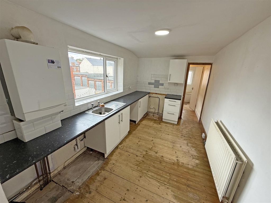 Property photo 3 of 9 Kitchen.Jpg