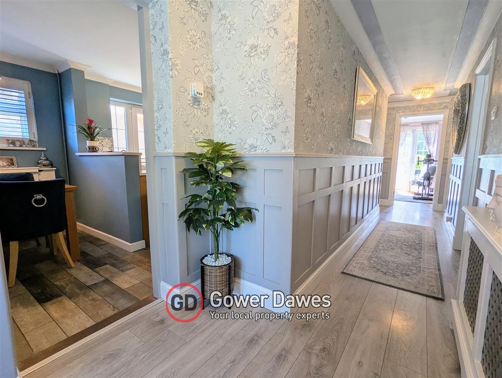 Property photo 3 of 19 Hallway