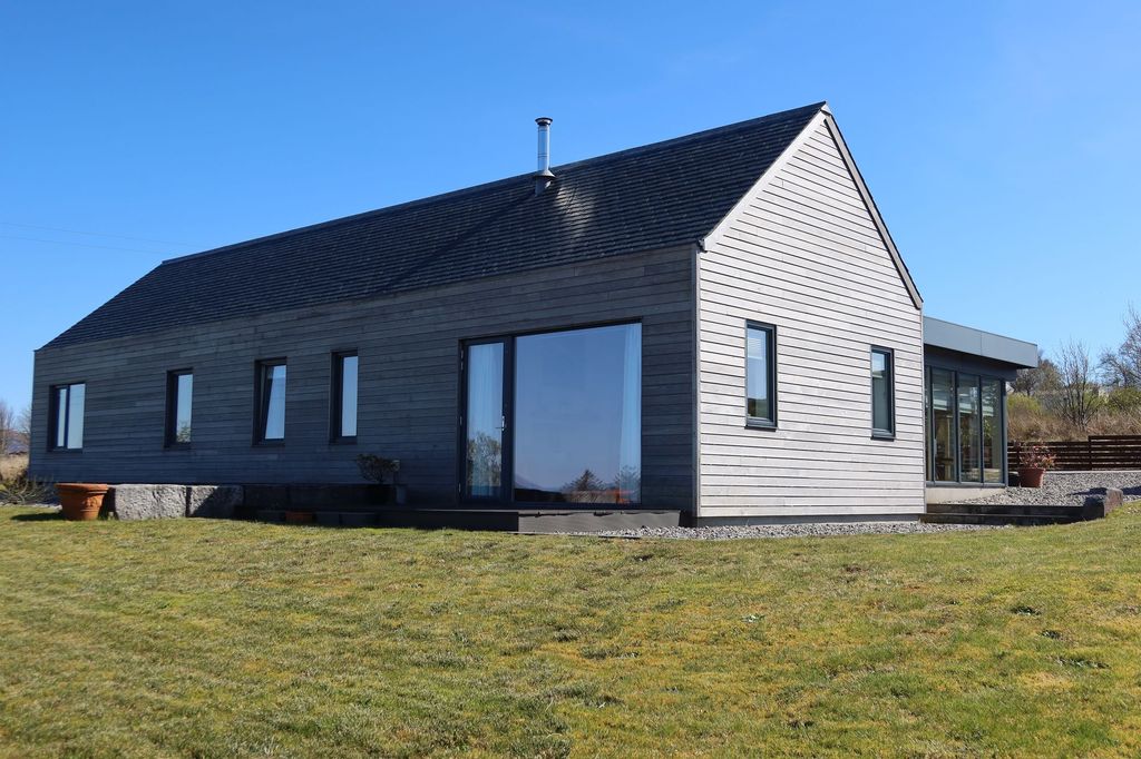 Property photo 1 of 42