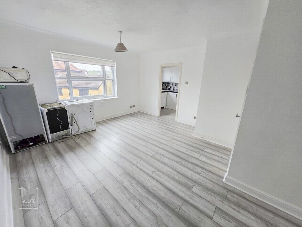 Property photo 1 of 10 Photo 7