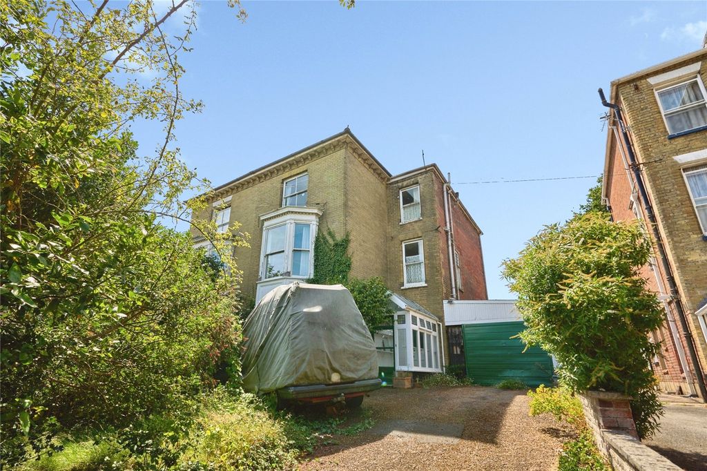 Property photo 1 of 20 Front