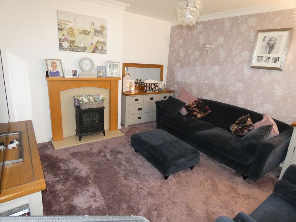 Property photo 2 of 12 Lounge