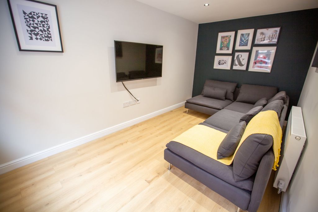 Property photo 2 of 6 Img_8625