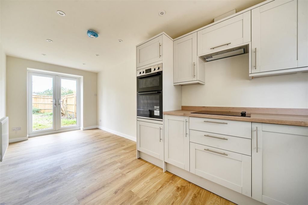 Property photo 3 of 21 1369694-16-68Ef95E113899.Jpg