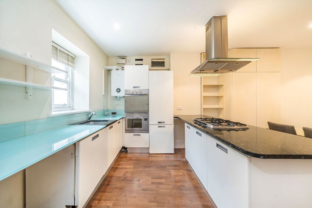 Property photo 3 of 11