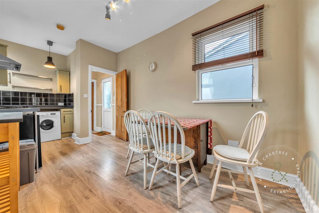 Property photo 3 of 26 Leckworth-Road-13.Jpg