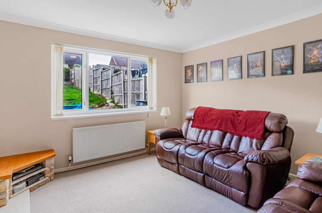 Property photo 2 of 21 Advert-16