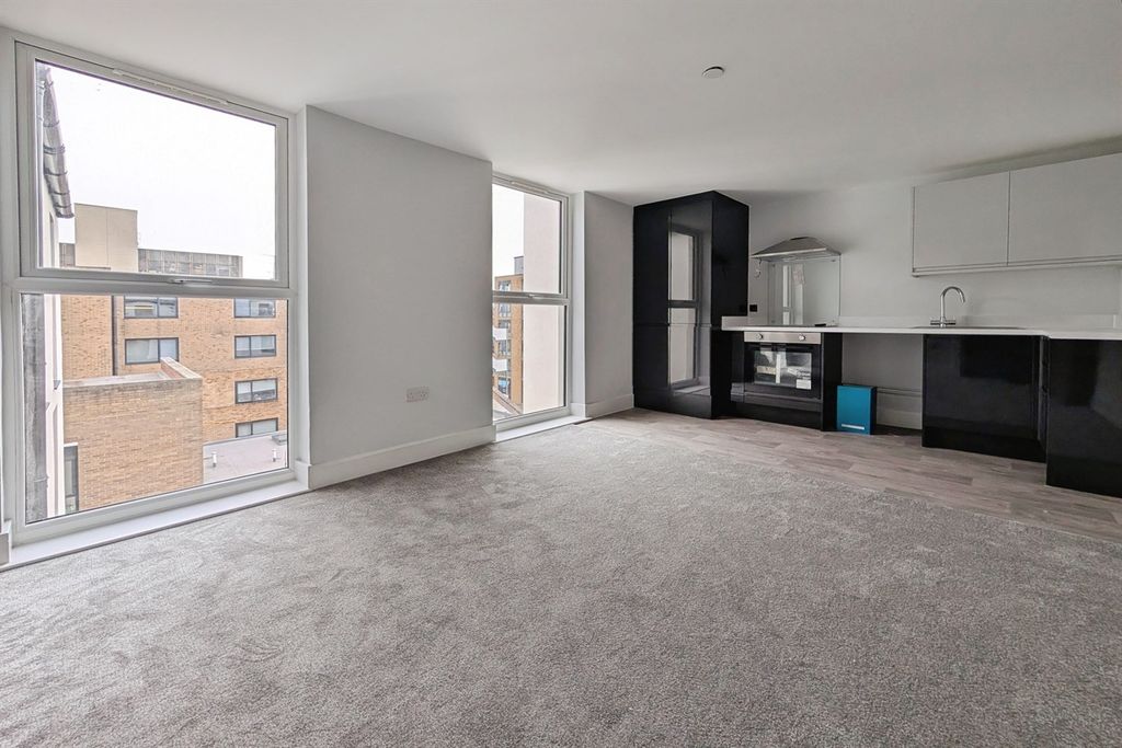 Property photo 2 of 4 (Main)