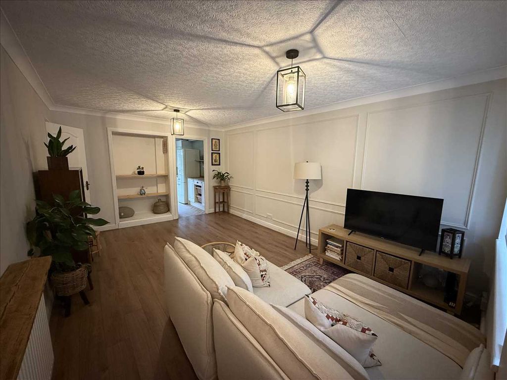 Property photo 2 of 20