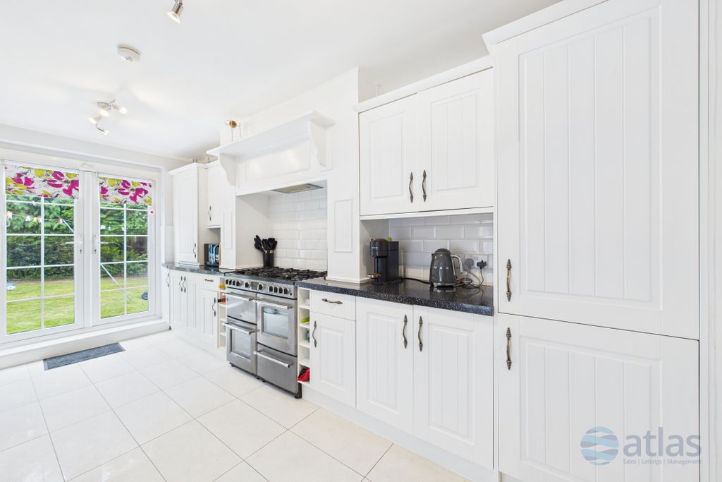 Property photo 3 of 28 Kitchen