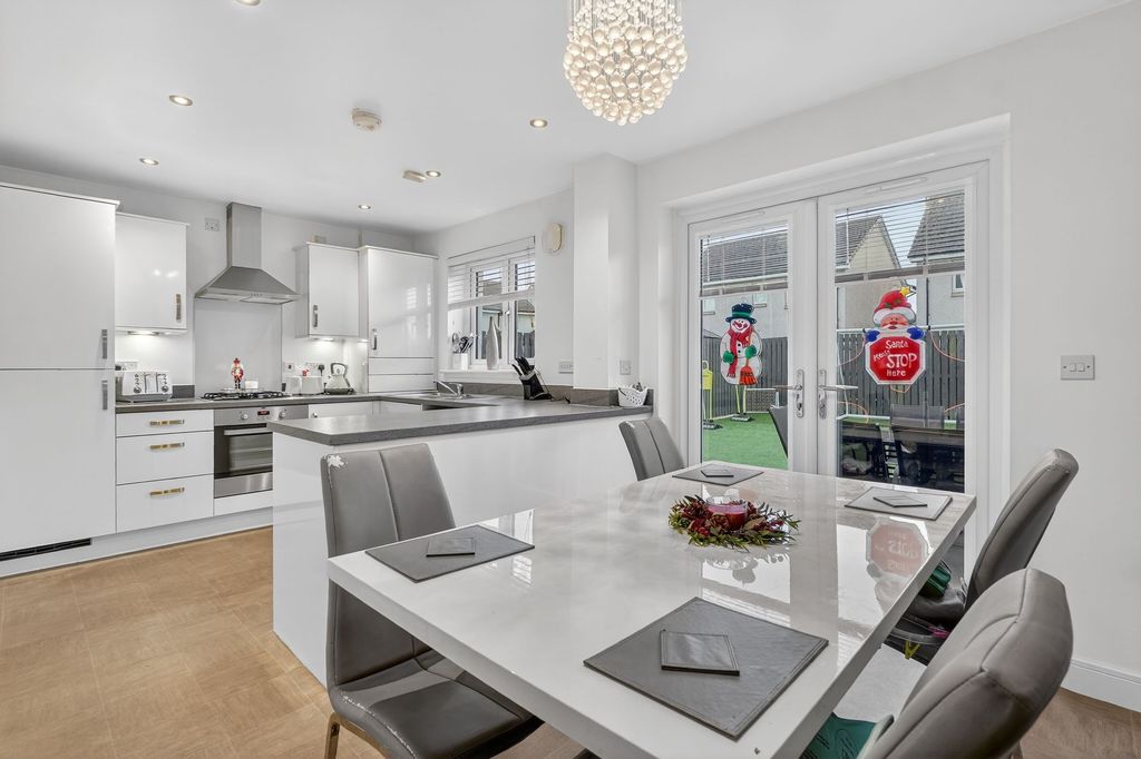 Property photo 2 of 26