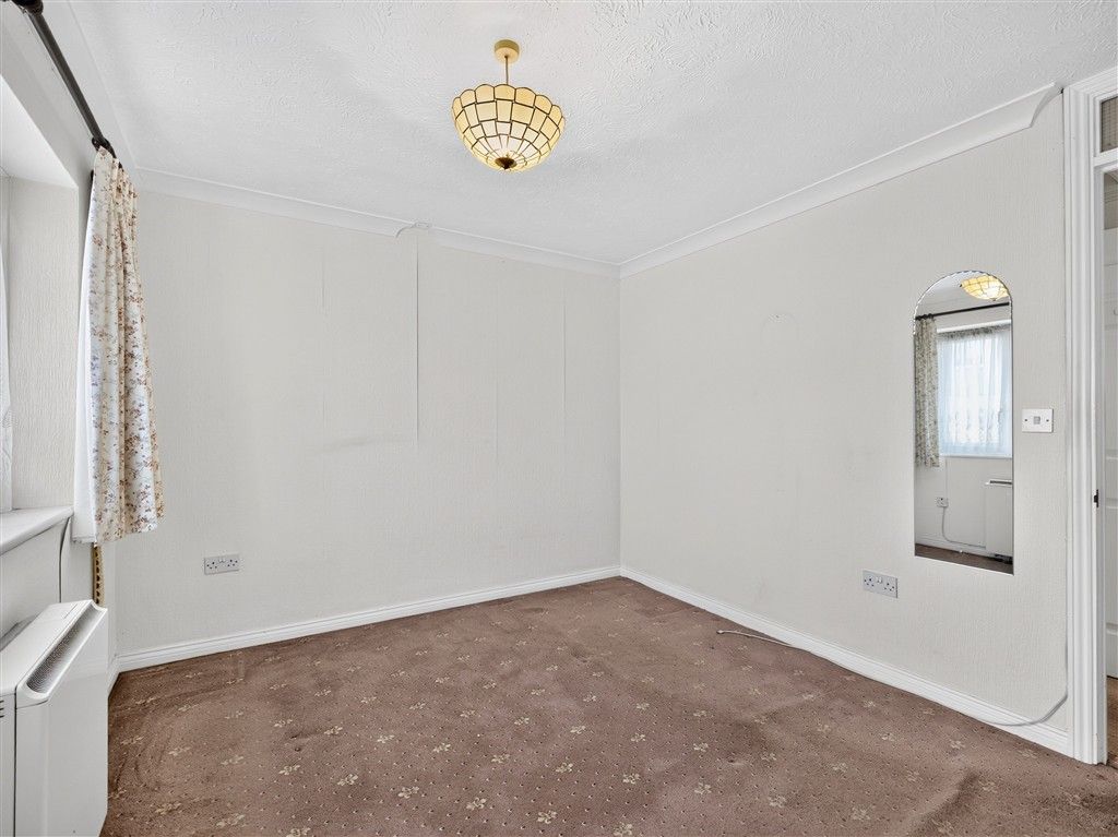 Property photo 3 of 11 Bedroom 1