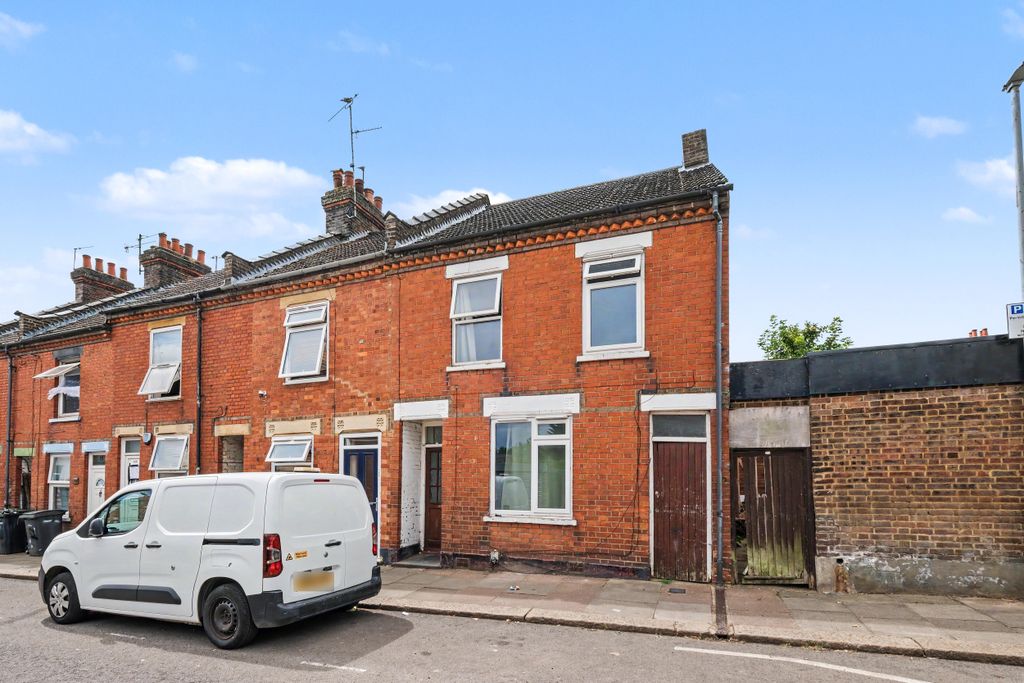 Property photo 1 of 19 154 New Town Street, Luton, Lu1 3Ef