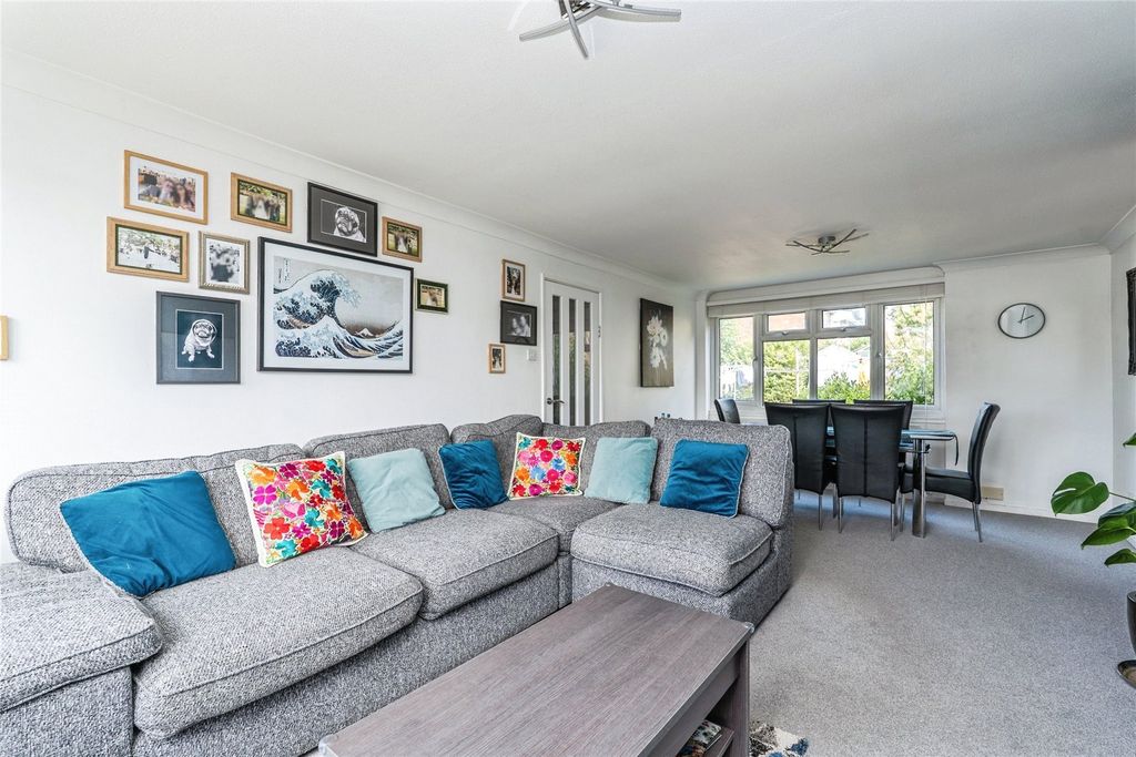 Property photo 2 of 17 Picture No. 12