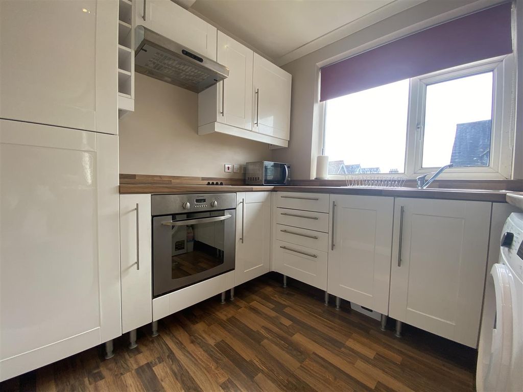 Property photo 3 of 12 Kitchen