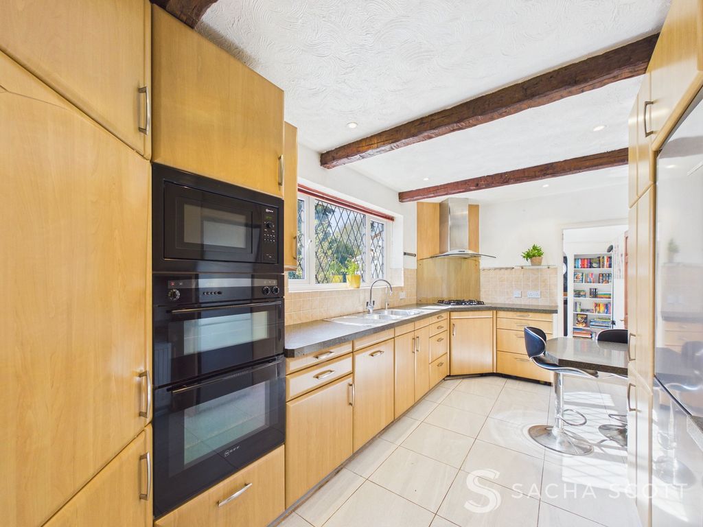 Property photo 3 of 33 Kitchen / Breakfast Room