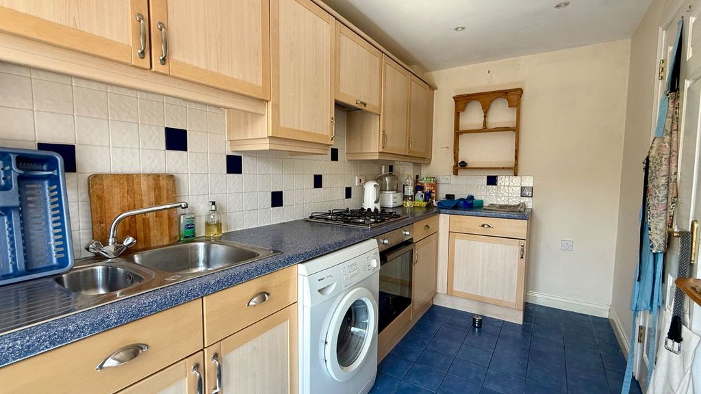 Property photo 2 of 8