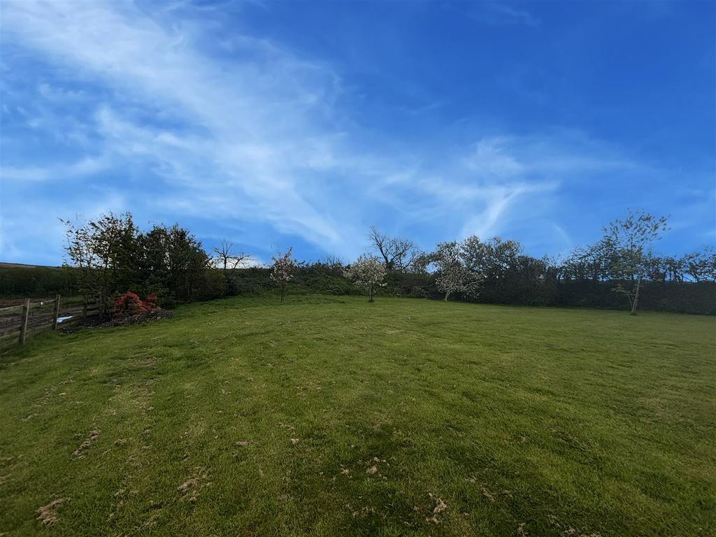 Property photo 2 of 10 Image00002.Jpg