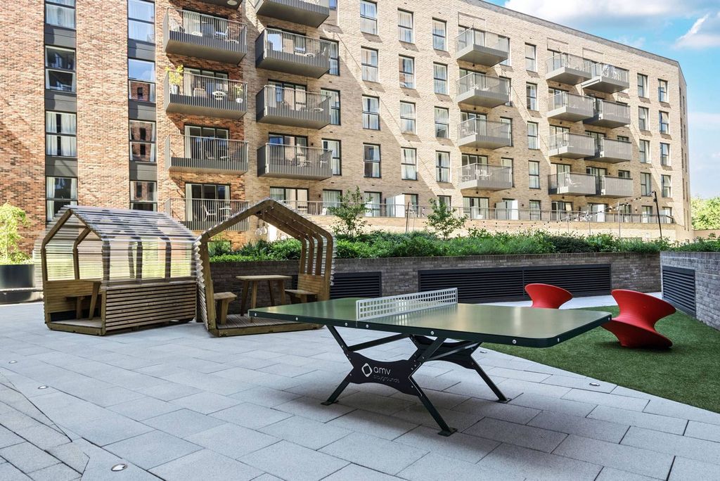 Property photo 2 of 28