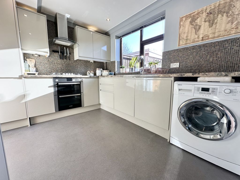 Property photo 3 of 28