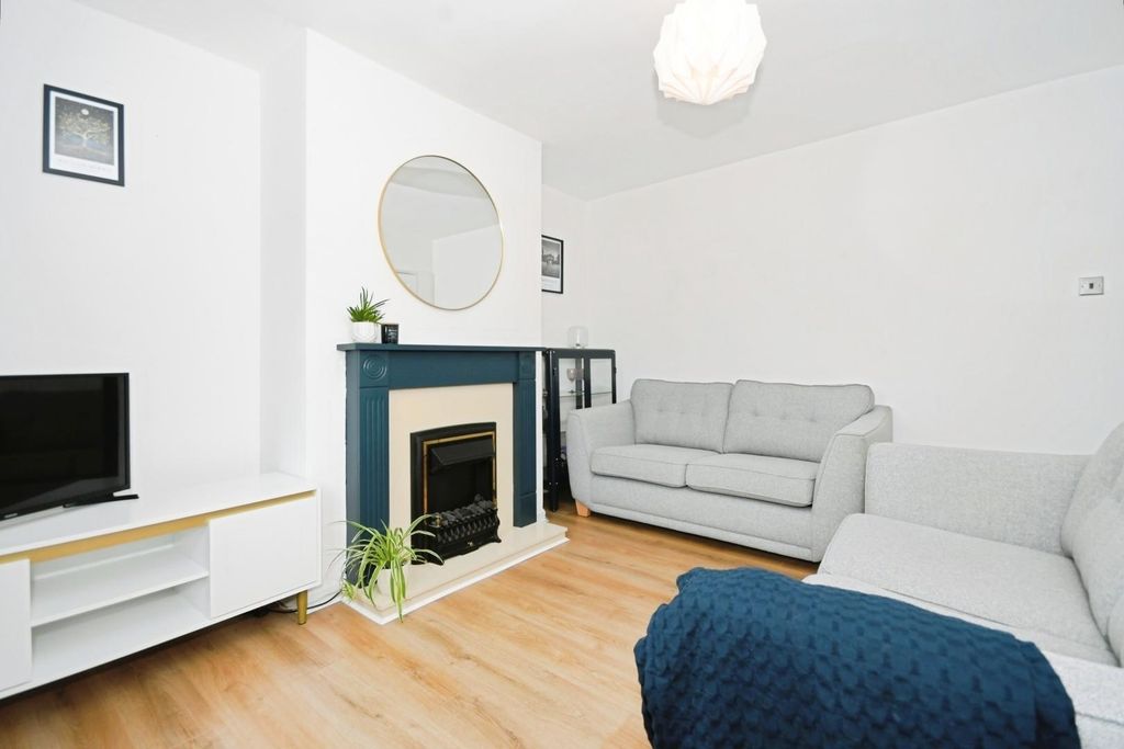 Property photo 3 of 13 Lounge.Jpg