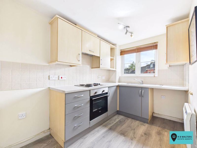 Property photo 3 of 7 Kitchen