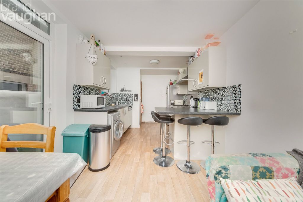 Property photo 1 of 9 Kitchen