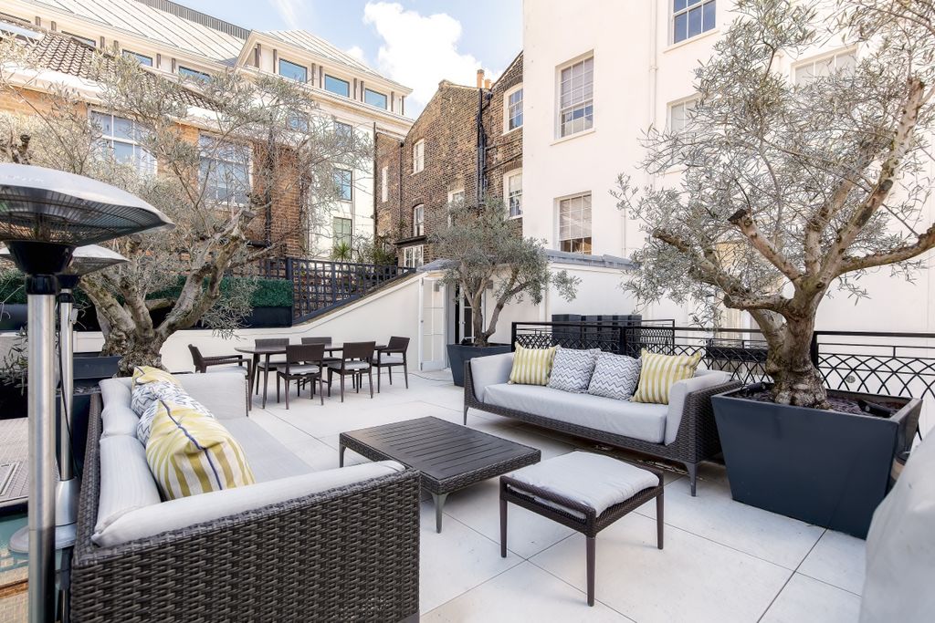 Property photo 2 of 16 Wilton Street