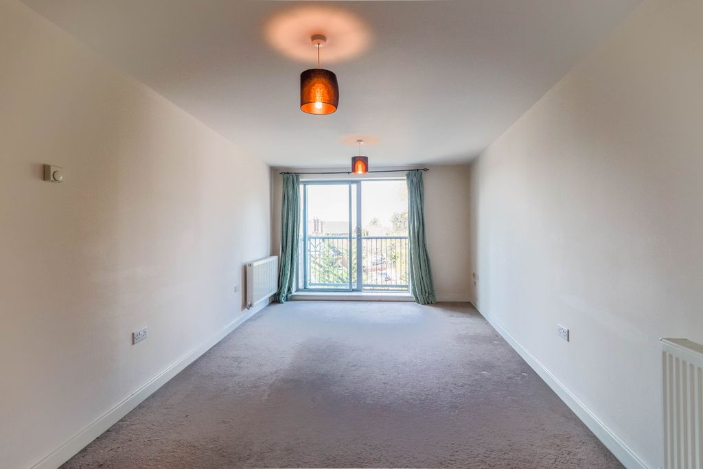 Property photo 2 of 11 Large Reception Room