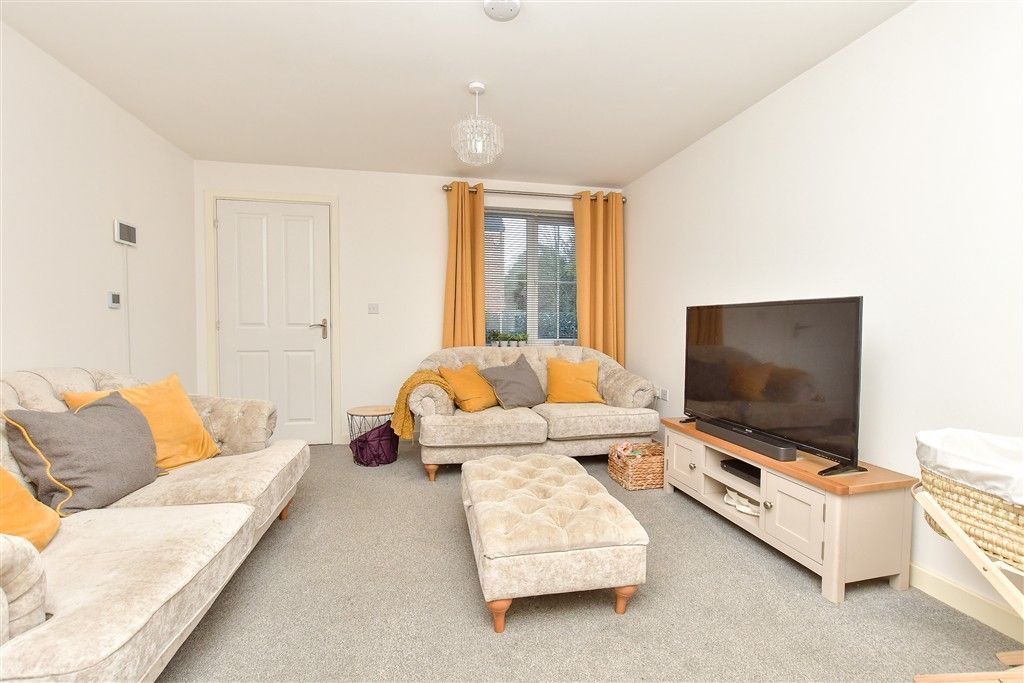 Property photo 2 of 14 Lounge