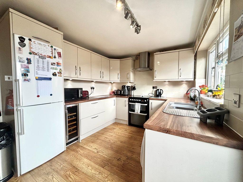 Property photo 2 of 12 Img_1484