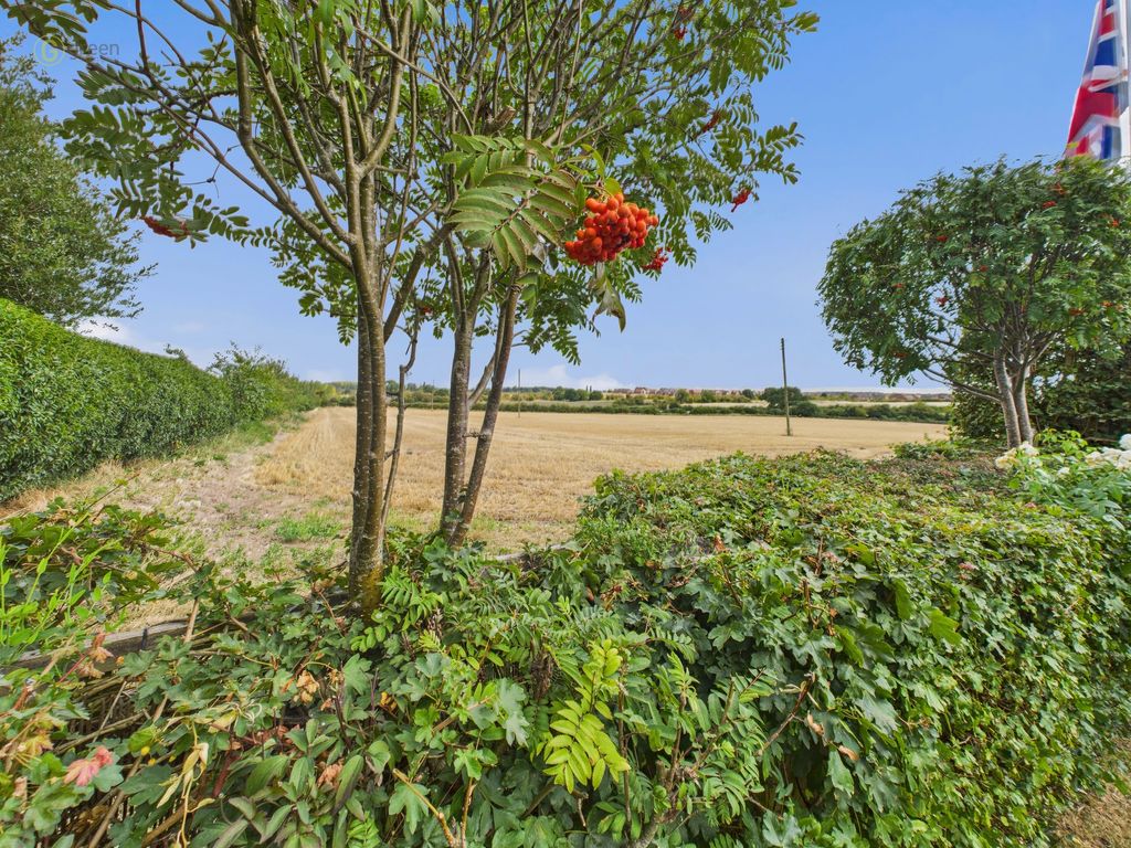 Property photo 3 of 37
