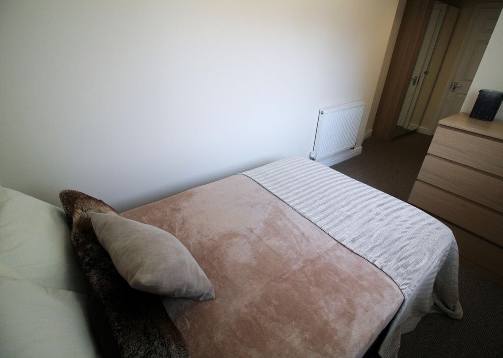 Property photo 3 of 5 Bedroom