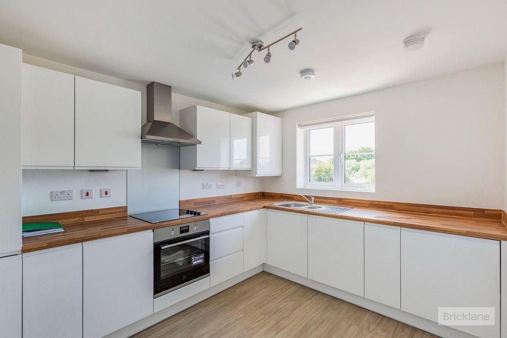 Property photo 1 of 11 Kitchen