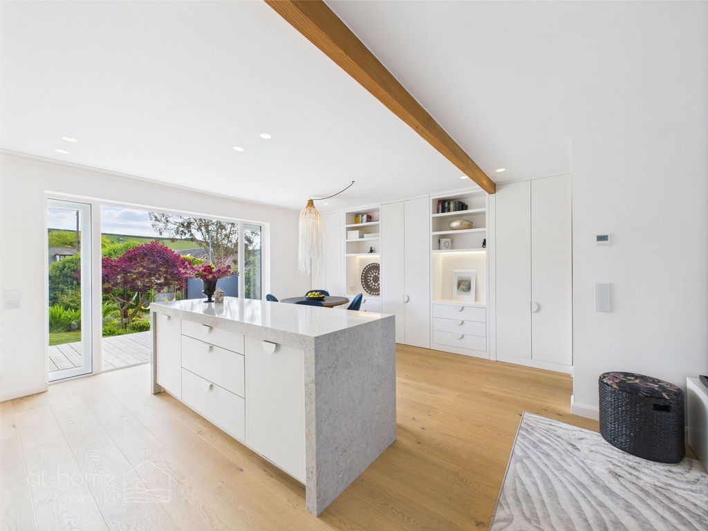 Property photo 2 of 68