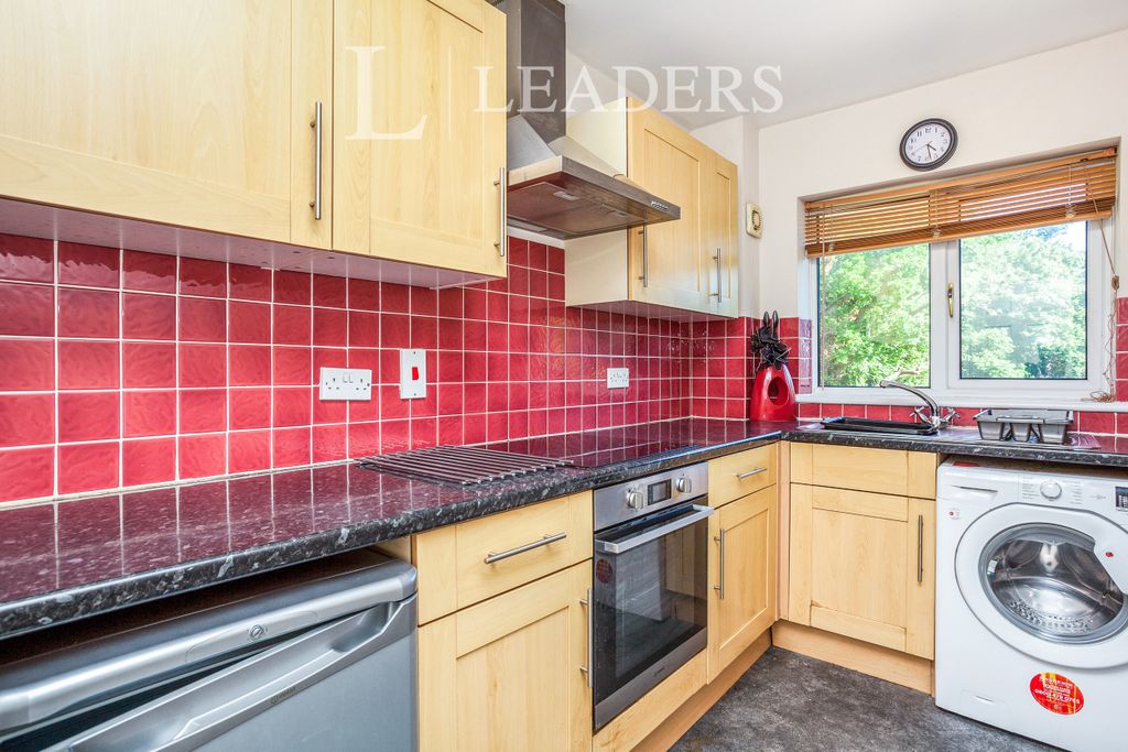 Property photo 3 of 17 Kitchen